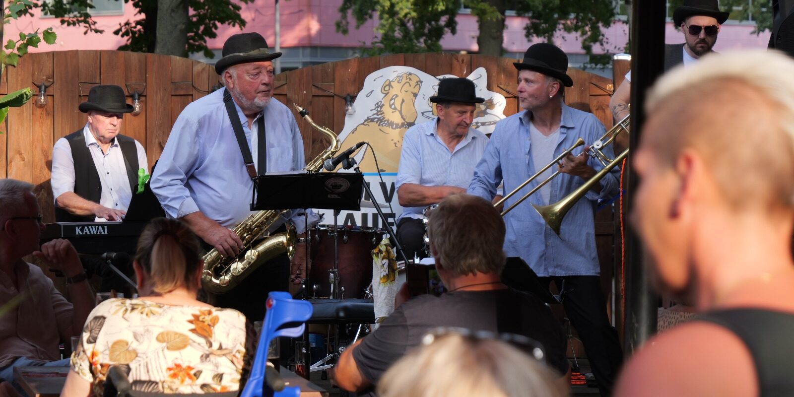 Die Band Dixiland Stomper auf der Bühne im Warmbad
