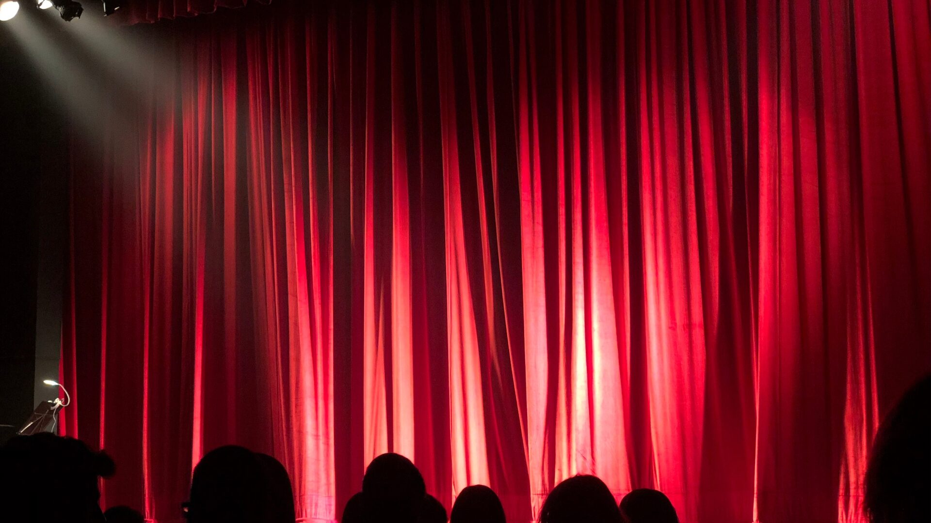 Piccolo Theater Starker Auftakt