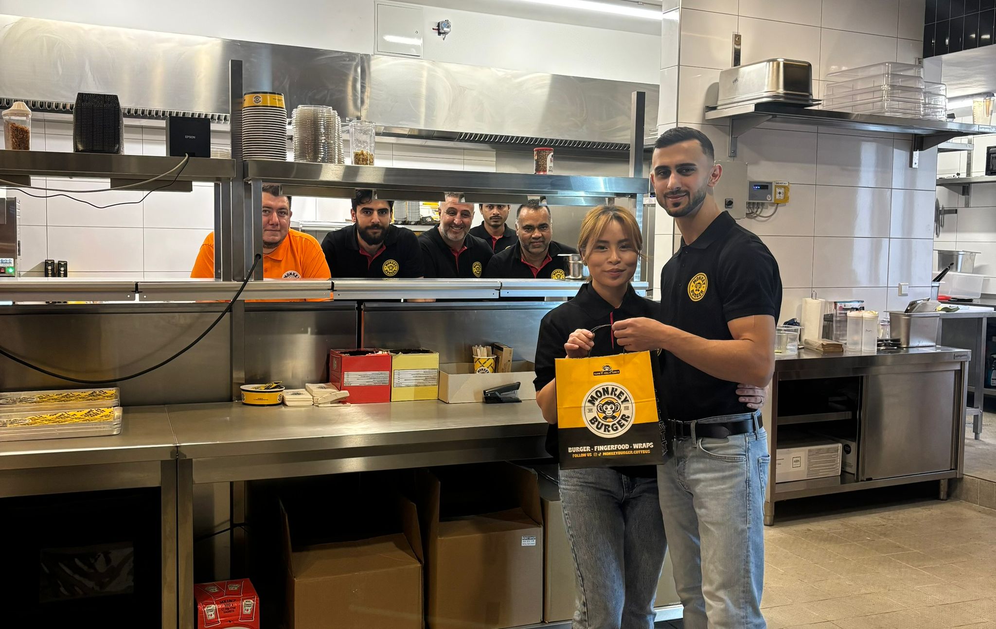 Monkey Burger: Wie ein Cottbuser Power Duo mit Smashburgern Foodherzen erobert
