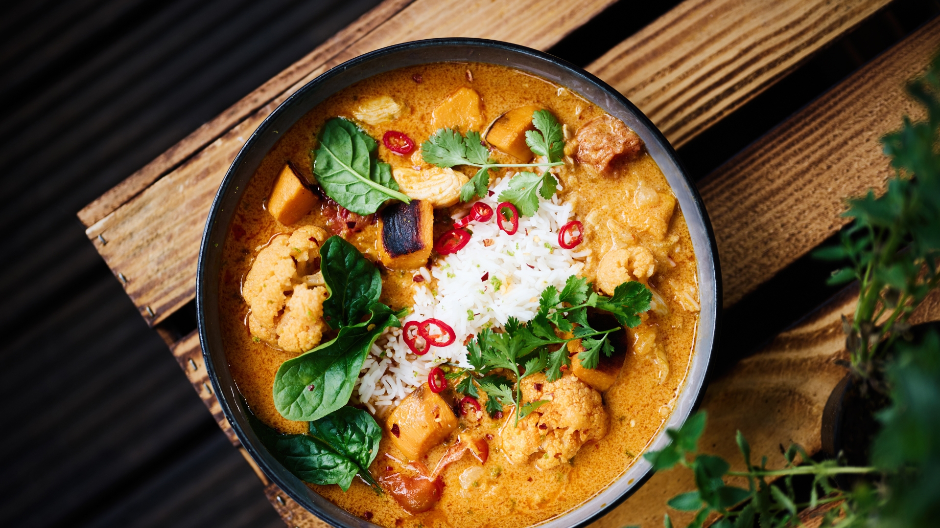 Cremiges Kürbis-Curry mit Kokosmilch: Wärmender Genuss für Herbstabende