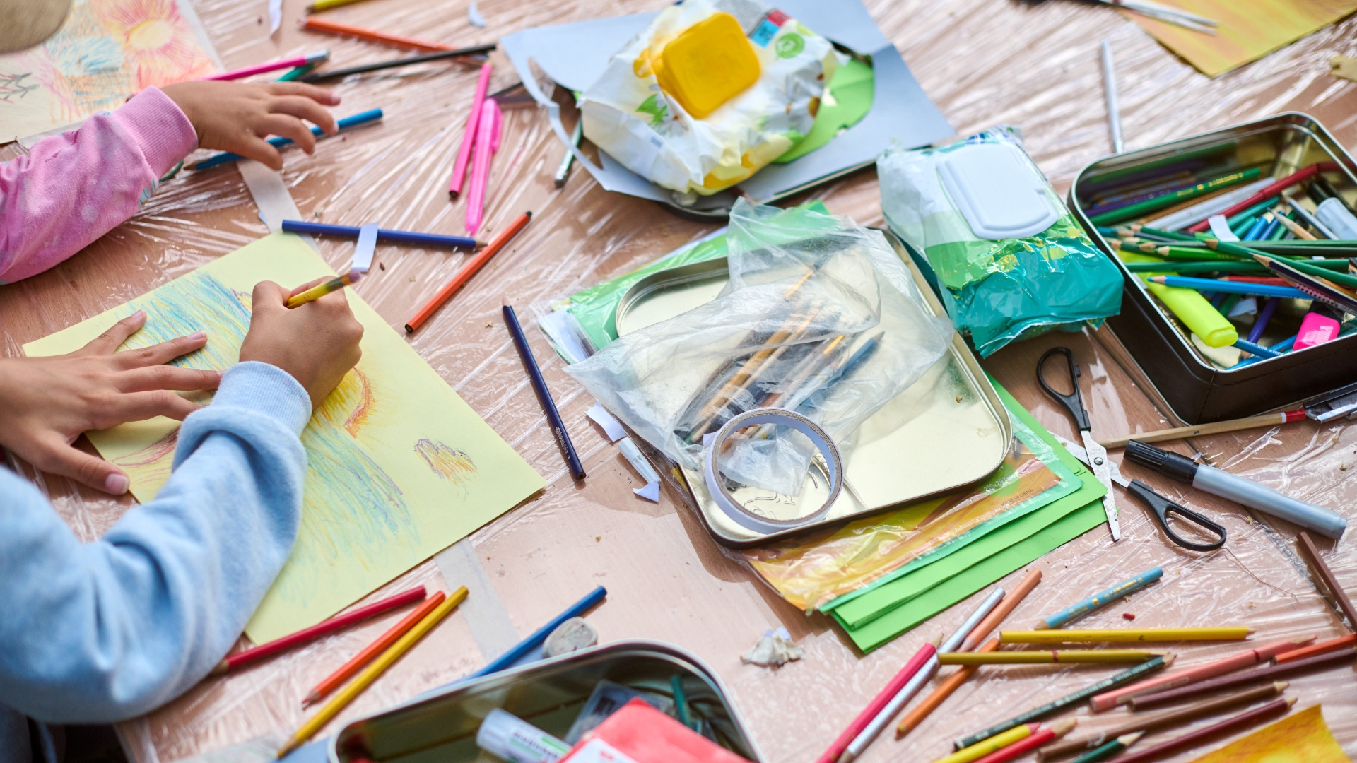 Bunte Farben für alle: SOS-Malwerkstatt startet neu in Cottbus