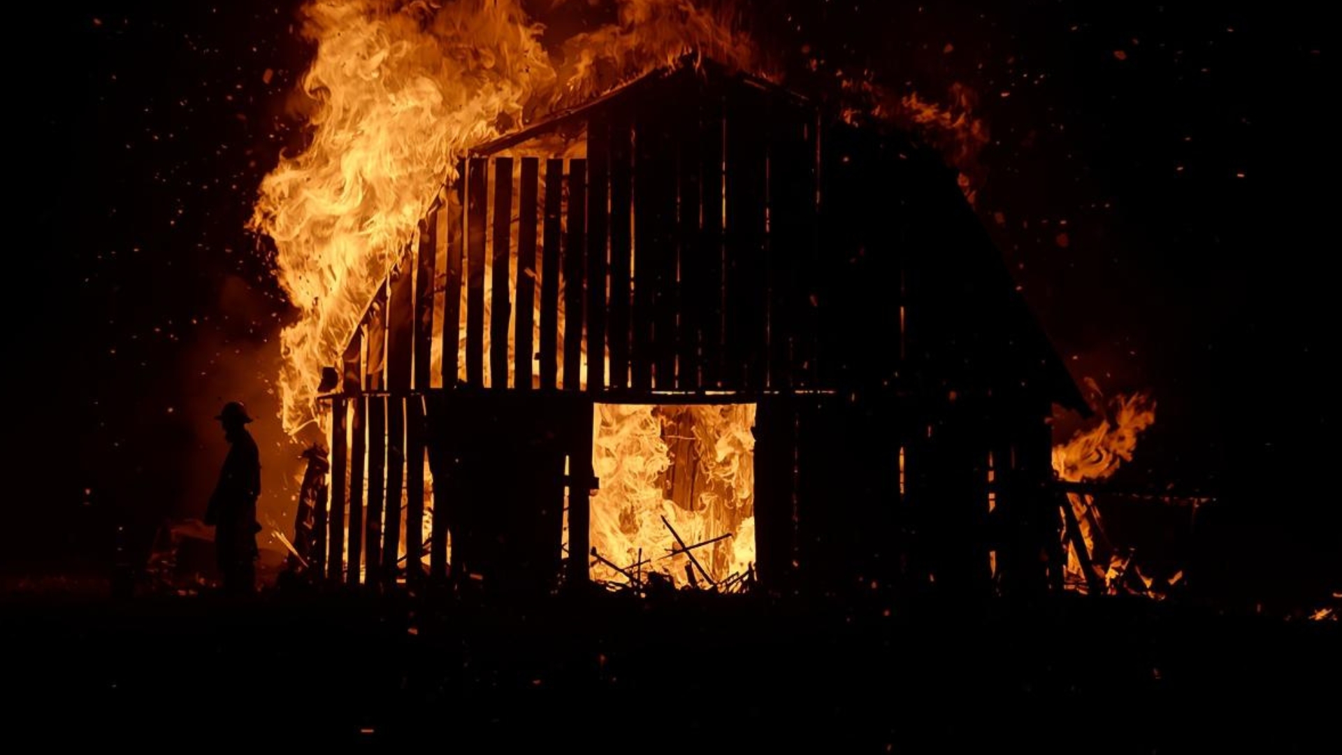 Scheune in Flammen: Feuerwehr verhindert Ausbreitung in Gallinchen