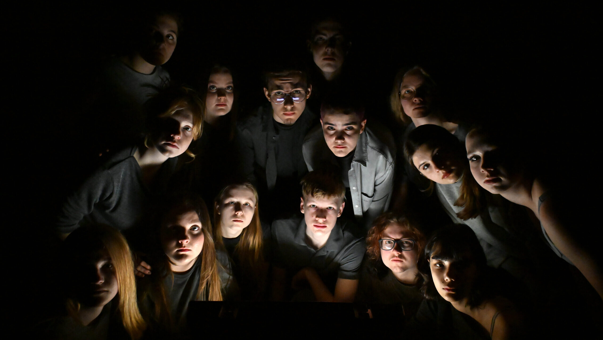 „Anne“ im Piccolo Theater: Jugendklub bringt Anne Franks Geschichte auf die Bühne