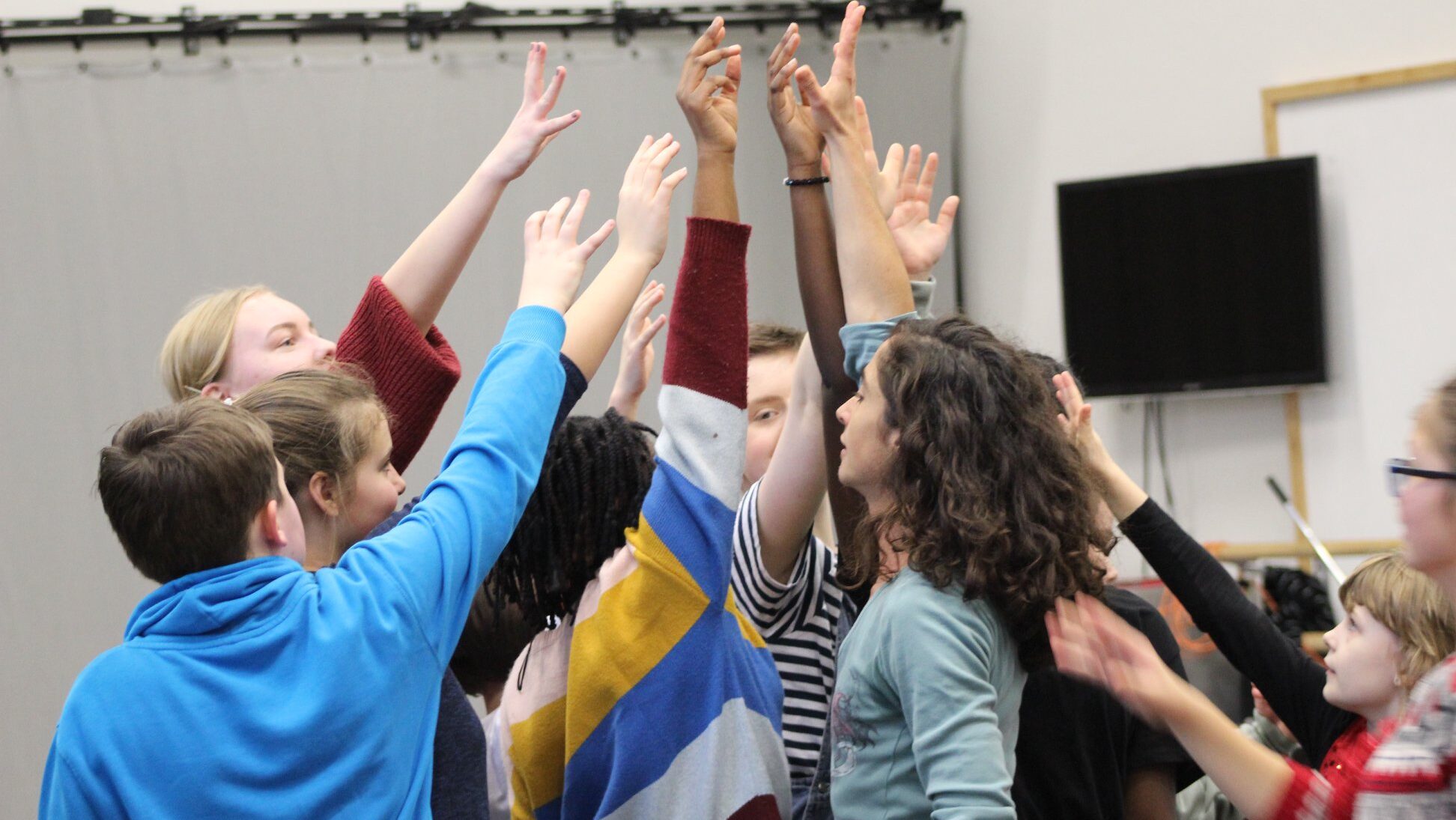 BTU-Kinderuni geht auf kreative Winterferienreise ins Piccolo-Theater