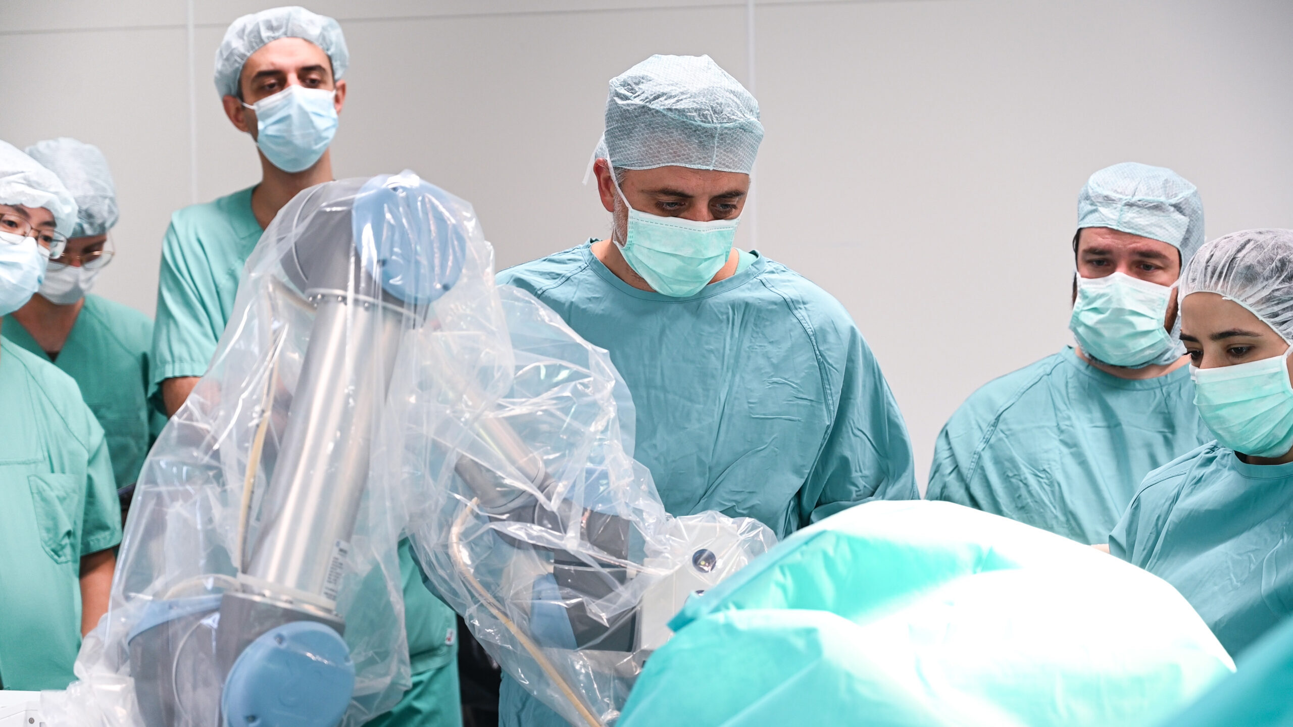 Roboter im OP: Cottbuser Uni-Klinik feiert Neurochirurgie-Premiere mit NaoTrac