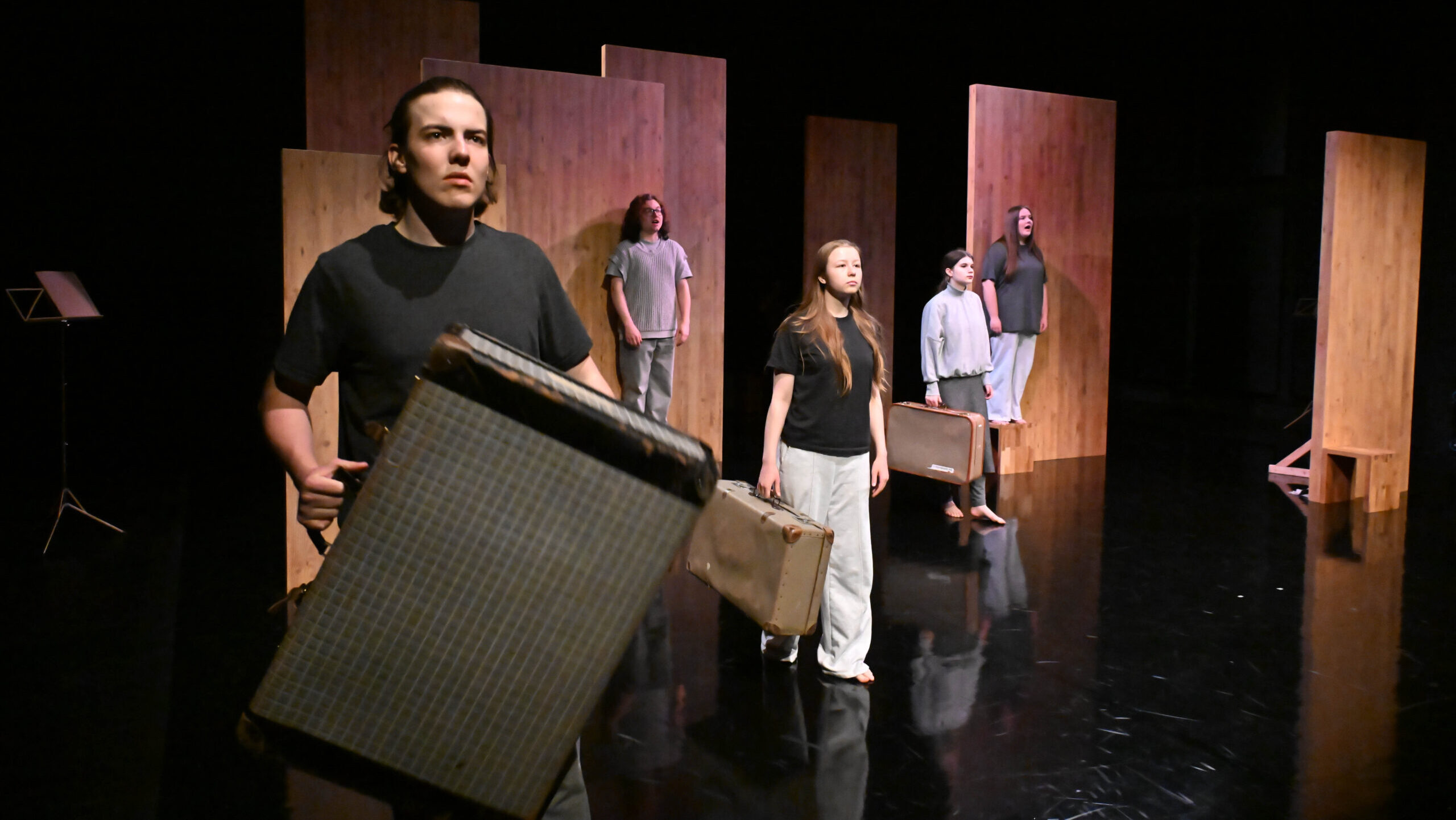 Piccolo Theater Cottbus, Piccolo Jugendklub, ANNE Theaterstück, Theatertreffen der Jugend, Berliner Festspiele, Anne Frank, Matthias Heine, Jugendtheater Cottbus, Kultur Lausitz, Theaterfestival Berlin, Bergen-Belsen, Erinnerungskultur, NS-Geschichte, Theaternachwuchs, 19. März 2026, Cottbus Veranstaltung, Jugendkunst, Darstellendes Spiel, Festival 2026, Michael Helbig