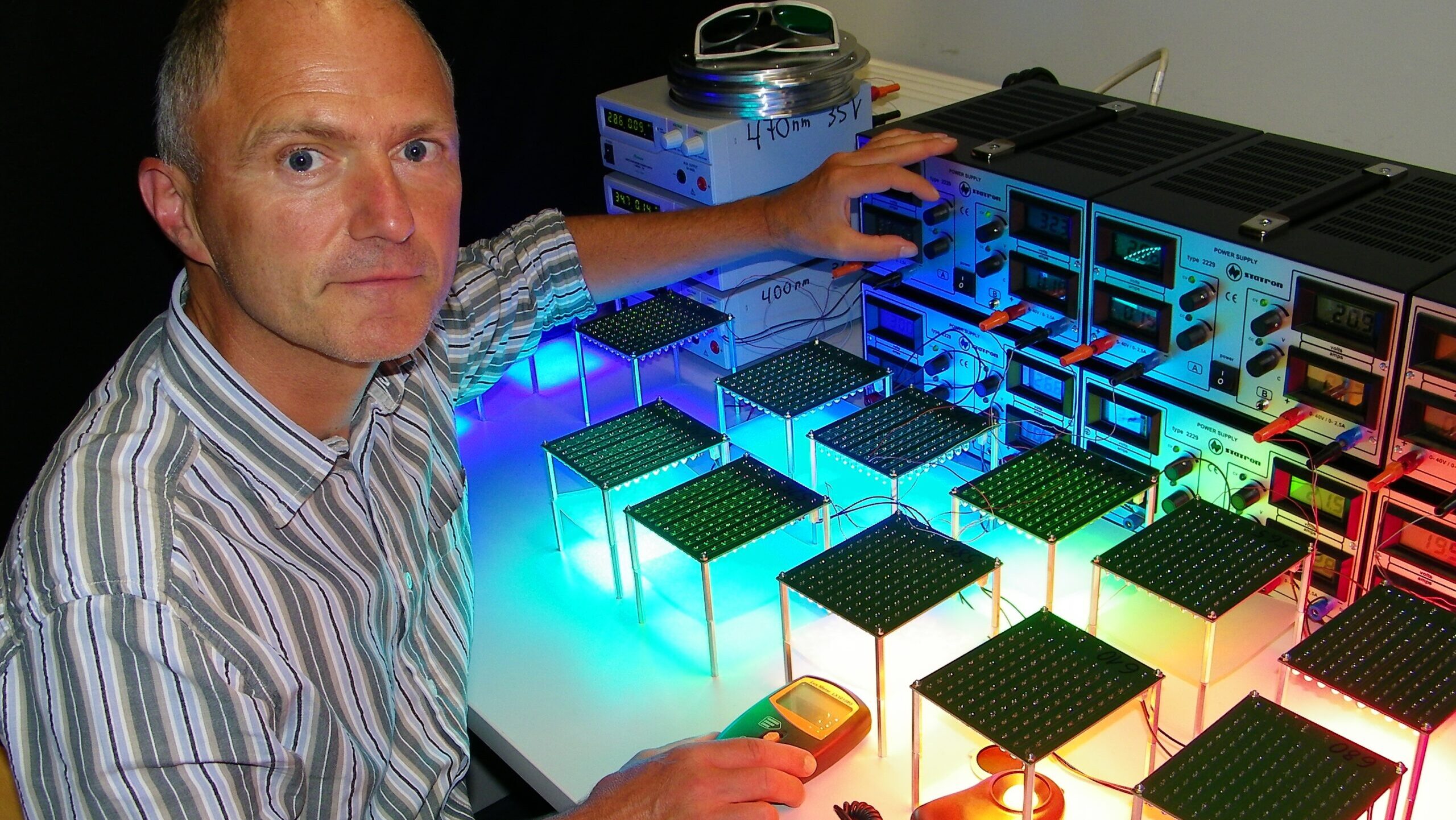 Krass, was Licht wirklich mit Farben macht: Forschung aus Cottbus zeigt es