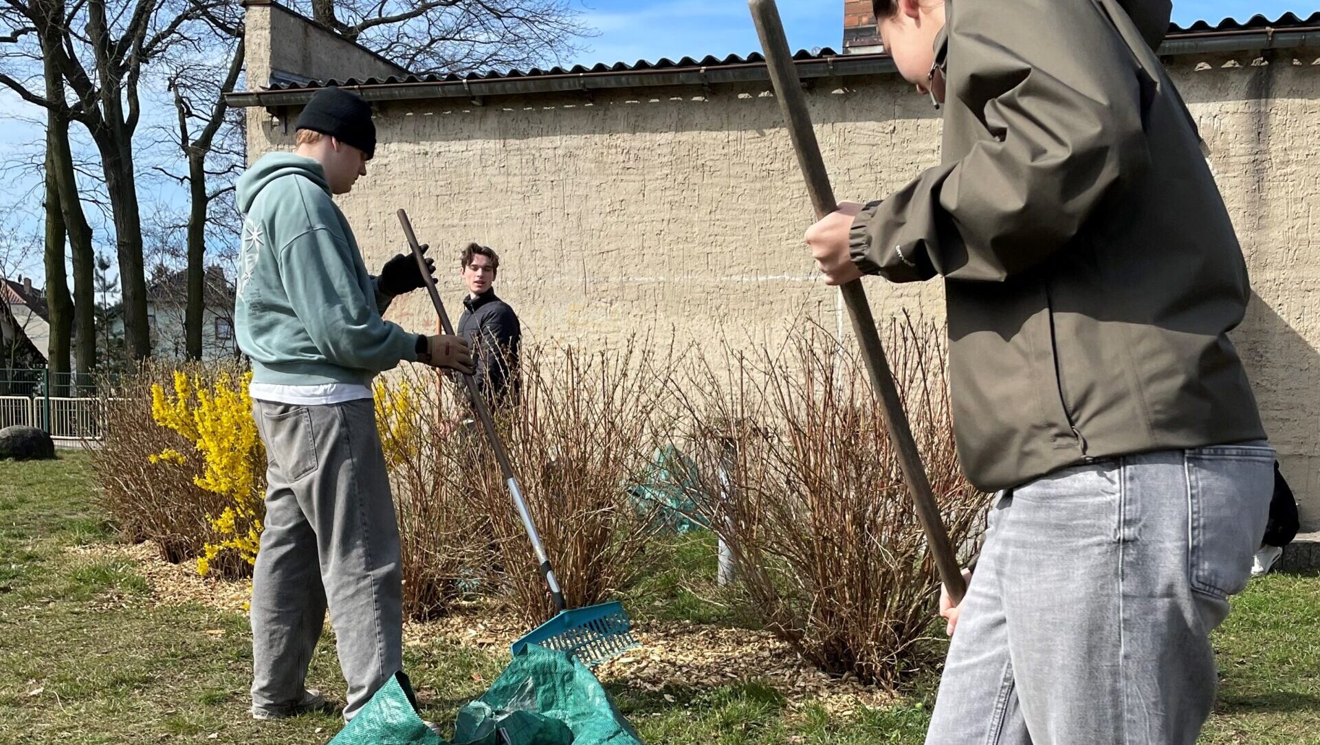 1000 Helfer packen an: Cottbus räumt beim Frühjahrsputz auf