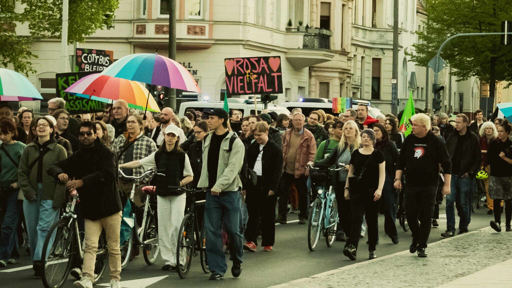 Solidarität nach Angriff: Hunderte demonstrieren in Cottbus