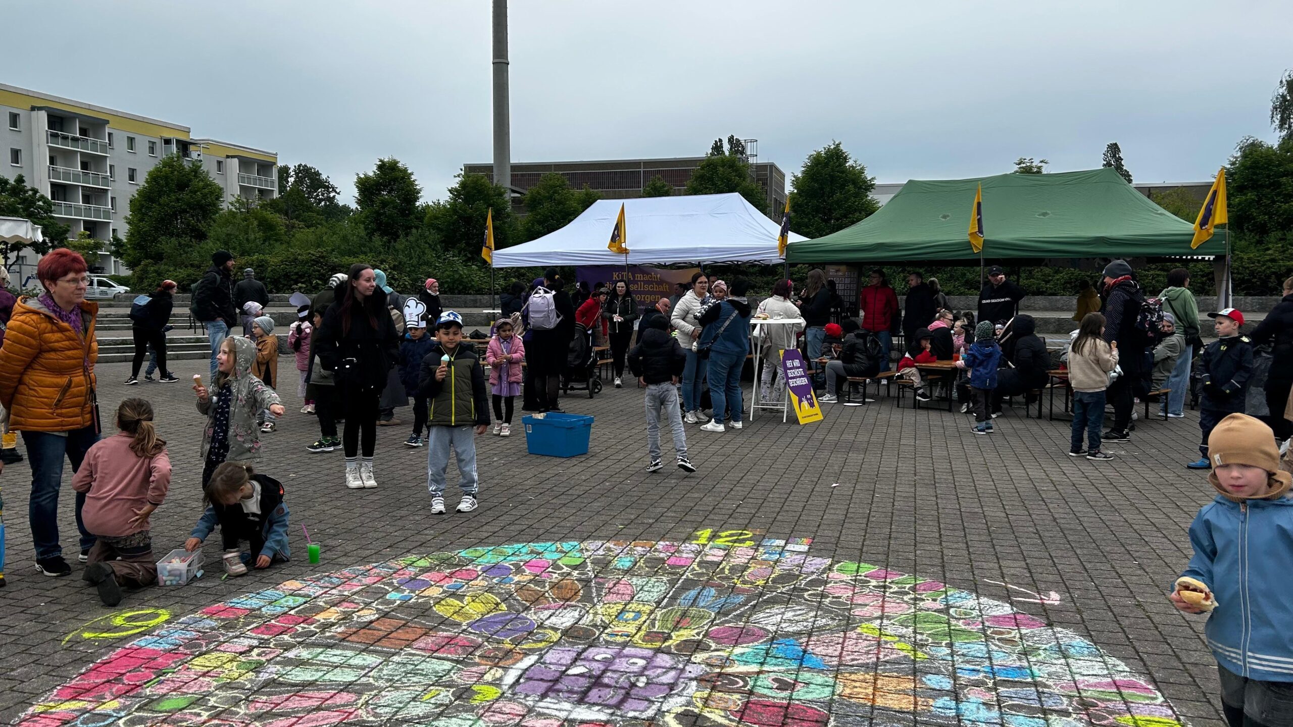 KITAKOLLAPS läuft aktuell auf dem Ernst-Mucke-Platz in Cottbus