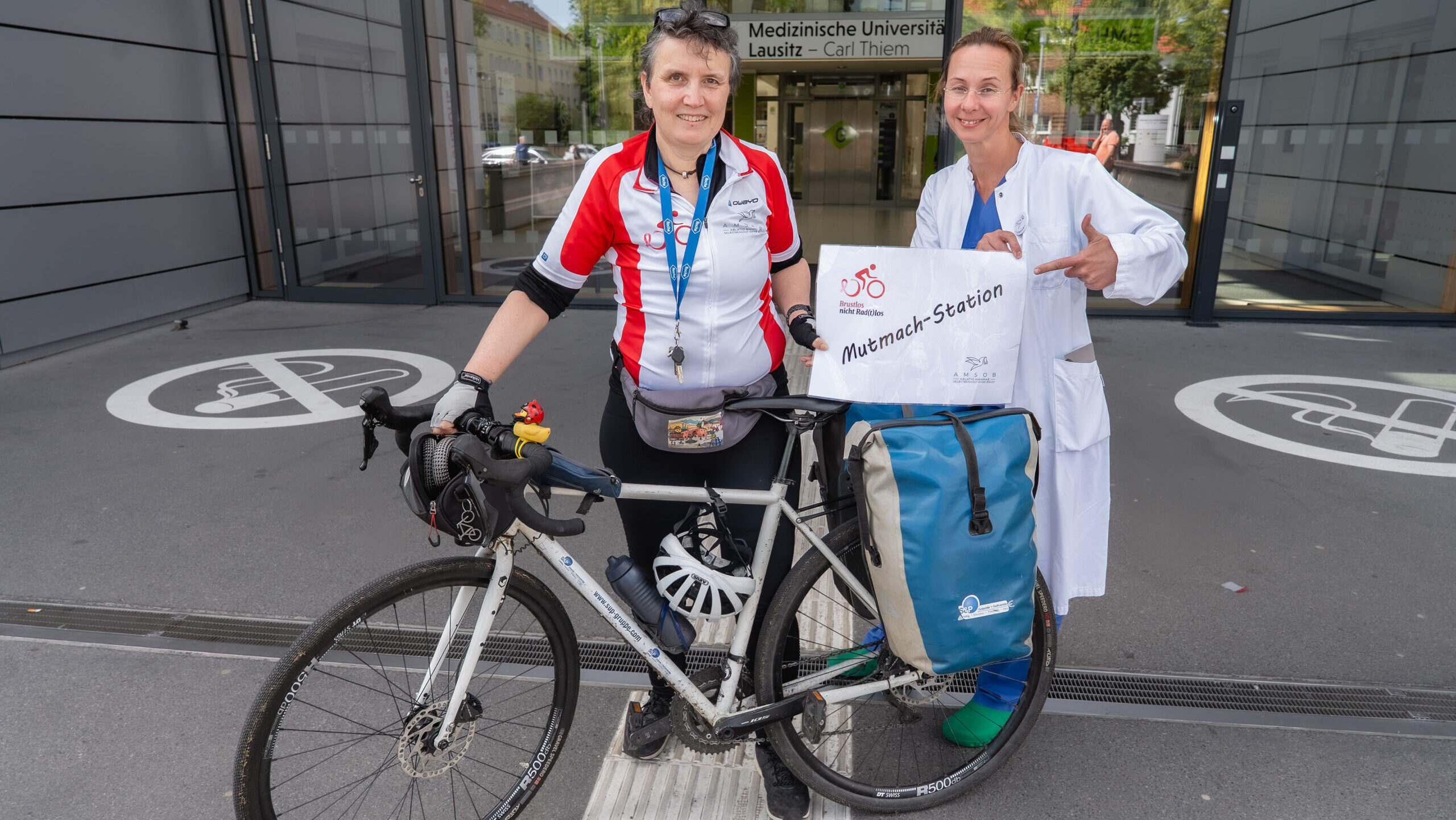 1.500 Kilometer gegen Tabus – warum eine Brustkrebs-Patientin nach Cottbus radelte